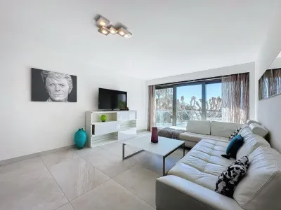 Modern 2-Bedroom Apartment for Events in Cannes