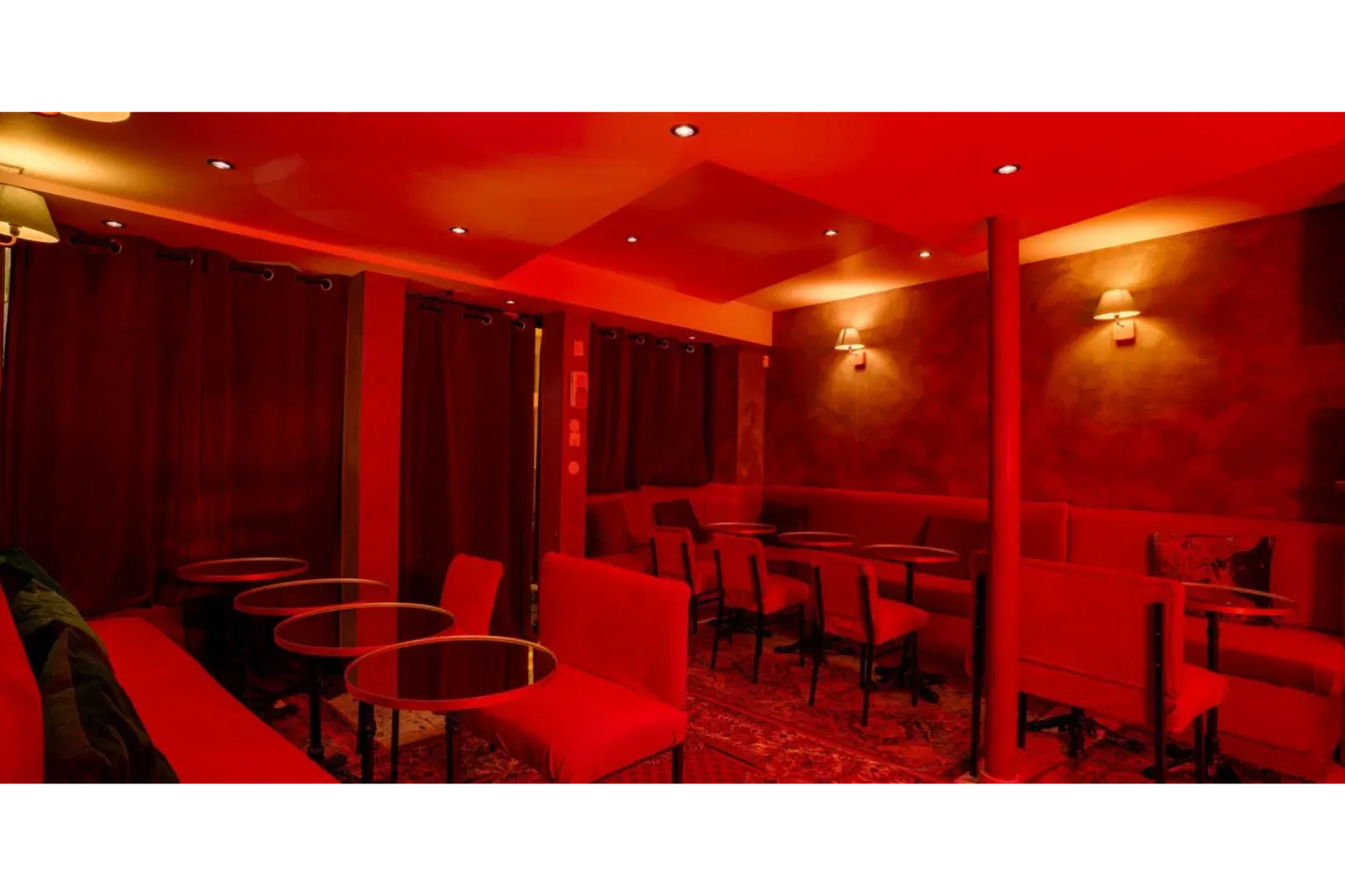 Festive Restaurant in Paris: Elegant Dining & Party Atmosphere