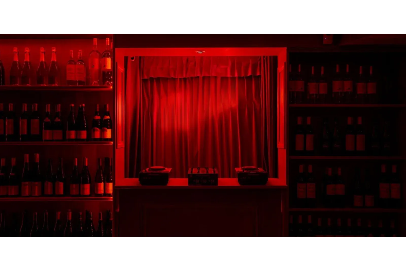 Festive Restaurant in Paris: Elegant Dining & Party Atmosphere
