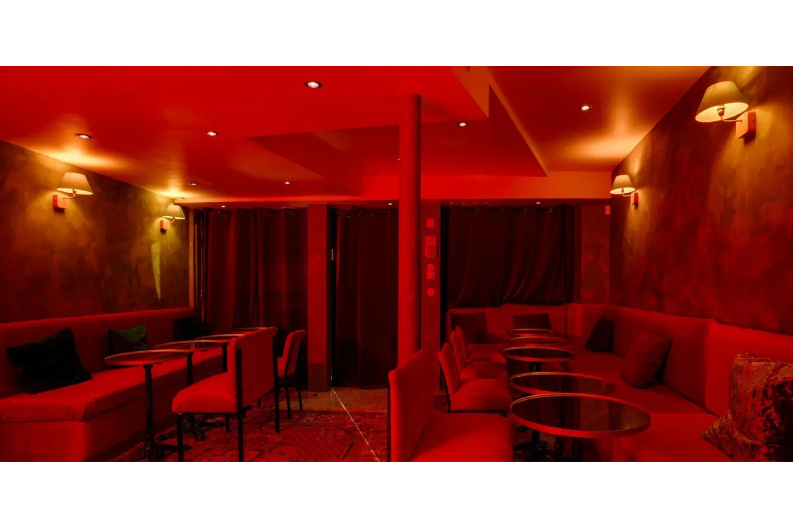 Festive Restaurant in Paris: Elegant Dining & Party Atmosphere