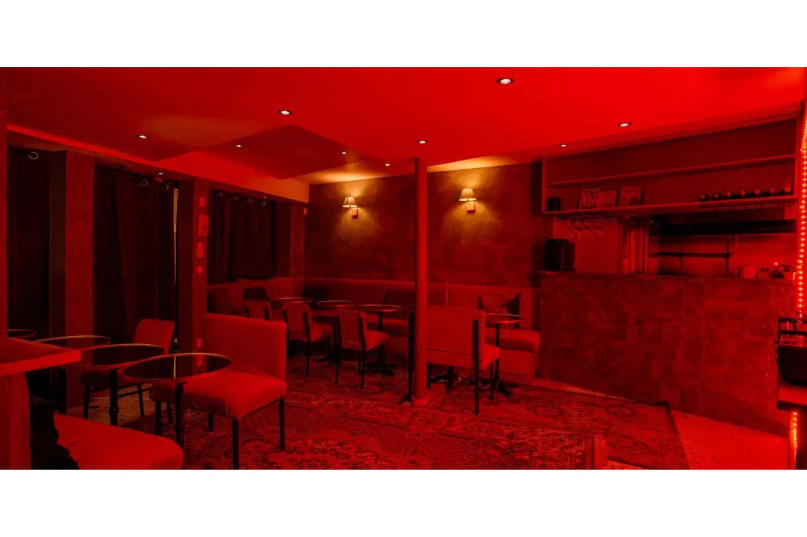 Festive Restaurant in Paris: Elegant Dining & Party Atmosphere