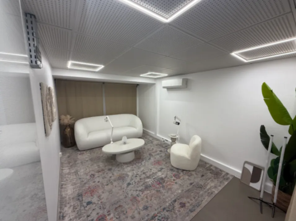 Salle de Tournage équipée – Enregistrement podcast, audio & vidéo 