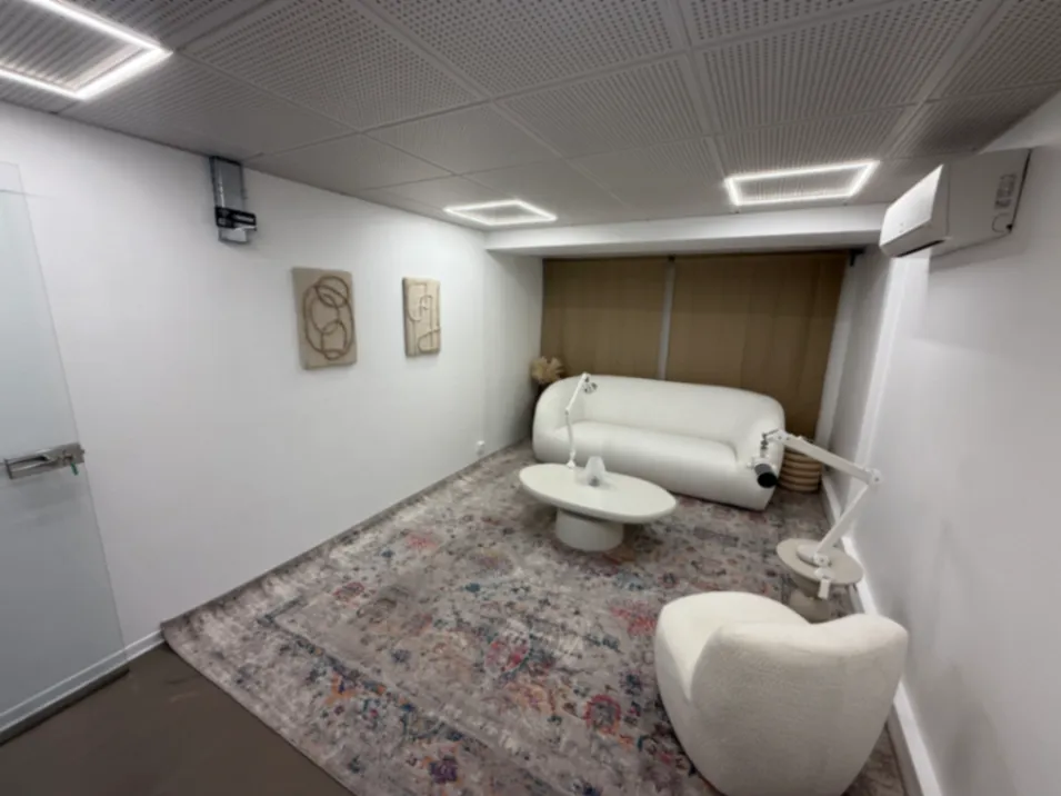 Fully-Equipped Podcast Studio in Boulogne-Billancourt