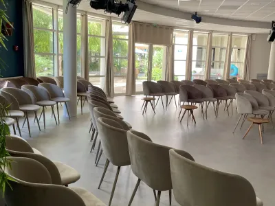 Marseille Auditorium: Flexible Event Space with Outdoor Area