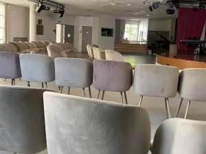 Marseille Auditorium: Flexible Event Space with Outdoor Area