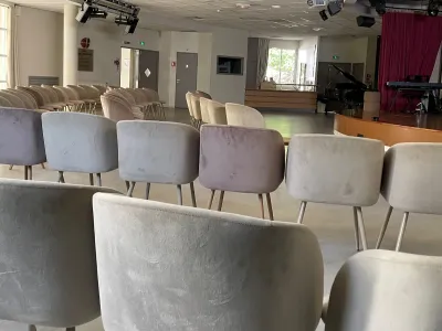 Marseille Auditorium: Flexible Event Space with Outdoor Area