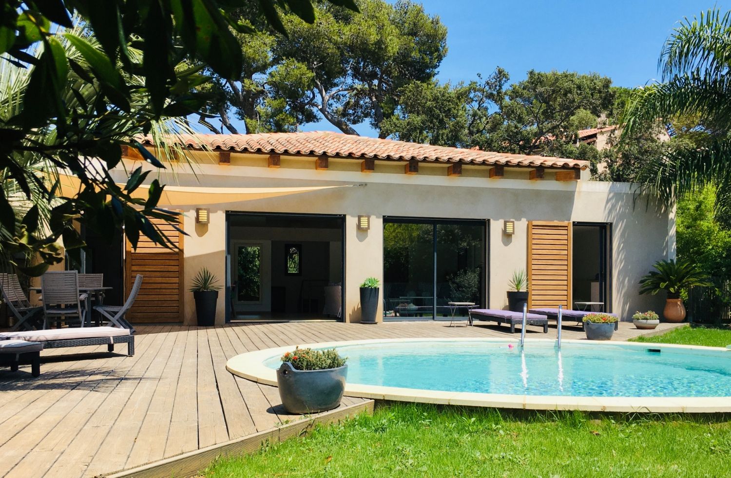Architect-designed villa on the Giens peninsula