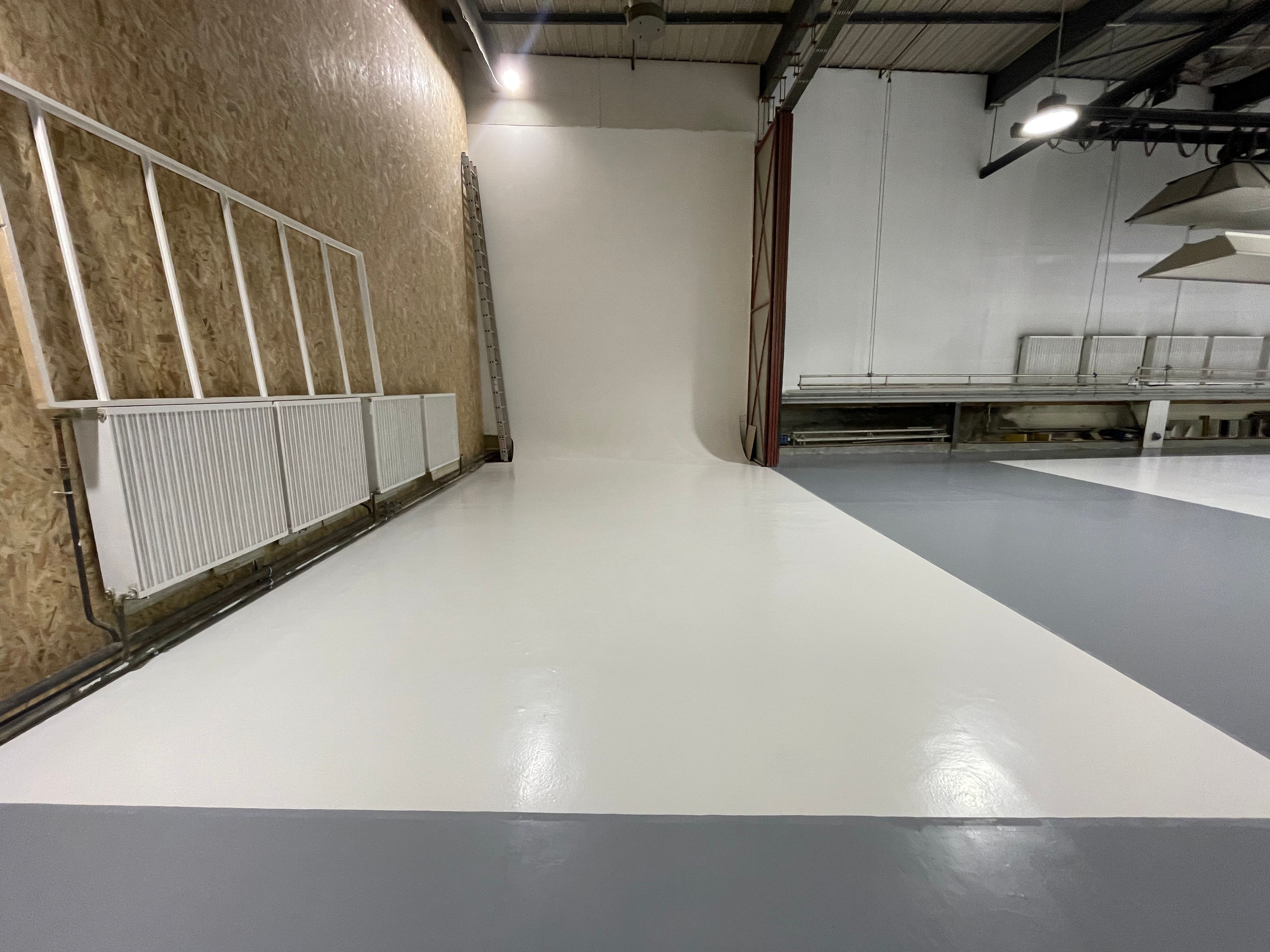 FAMOUS STUDIO - ESPACE B