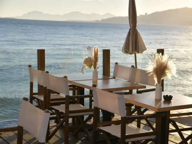 Plage Privée Exclusive à Juan-les-Pins | Lieu d'Événements Élégant