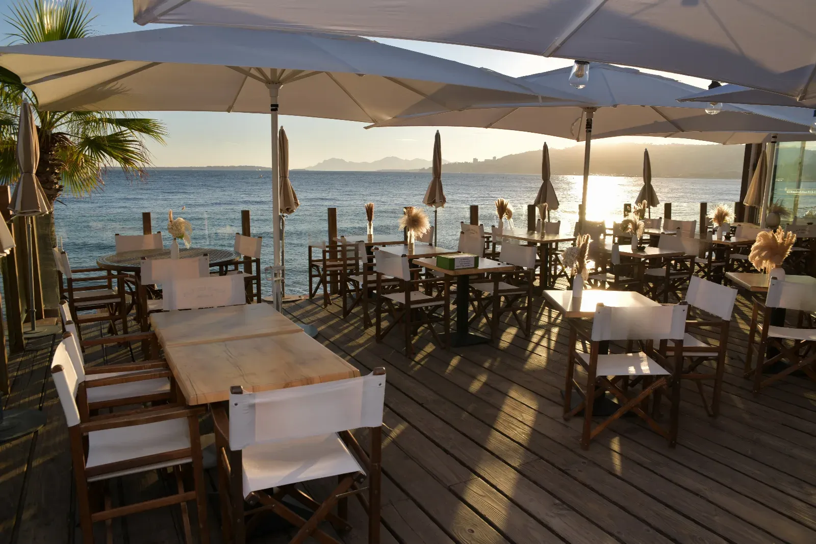 Plage Privée Exclusive à Juan-les-Pins | Lieu d'Événements Élégant