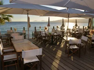 Plage Privée Exclusive à Juan-les-Pins | Lieu d'Événements Élégant