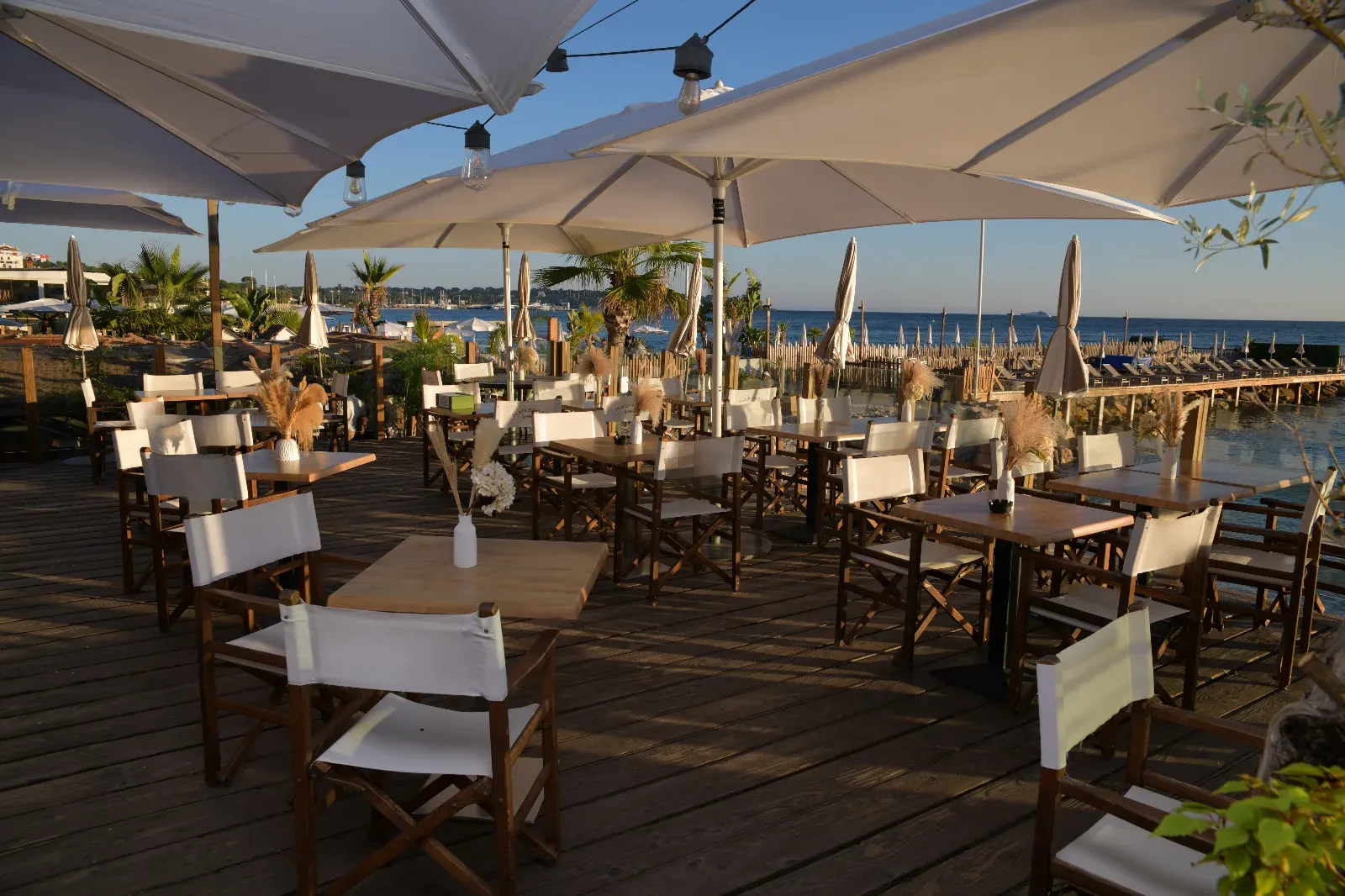 Plage Privée Exclusive à Juan-les-Pins | Lieu d'Événements Élégant
