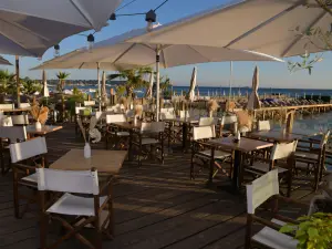 Plage Privée Exclusive à Juan-les-Pins | Lieu d'Événements Élégant