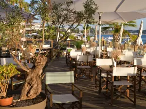 Plage Privée Exclusive à Juan-les-Pins | Lieu d'Événements Élégant