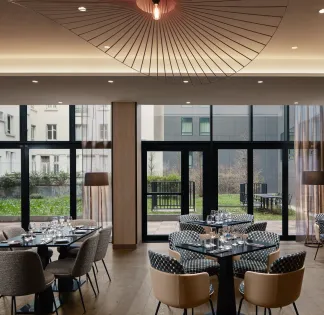 Fresh & Seasonal Dining Venue in Issy-les-Moulineaux