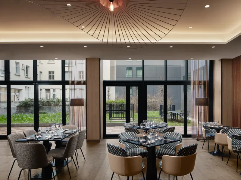 Fresh & Seasonal Dining Venue in Issy-les-Moulineaux