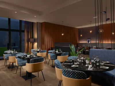 Fresh & Seasonal Dining Venue in Issy-les-Moulineaux