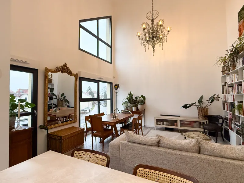 Elegant Flat with Cathedral Ceiling & Natural Light for Events in Woippy