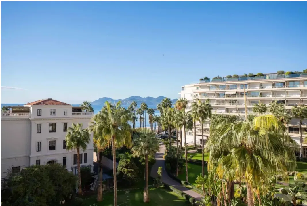 Luxury Art Deco Apartment in Cannes with Sea View