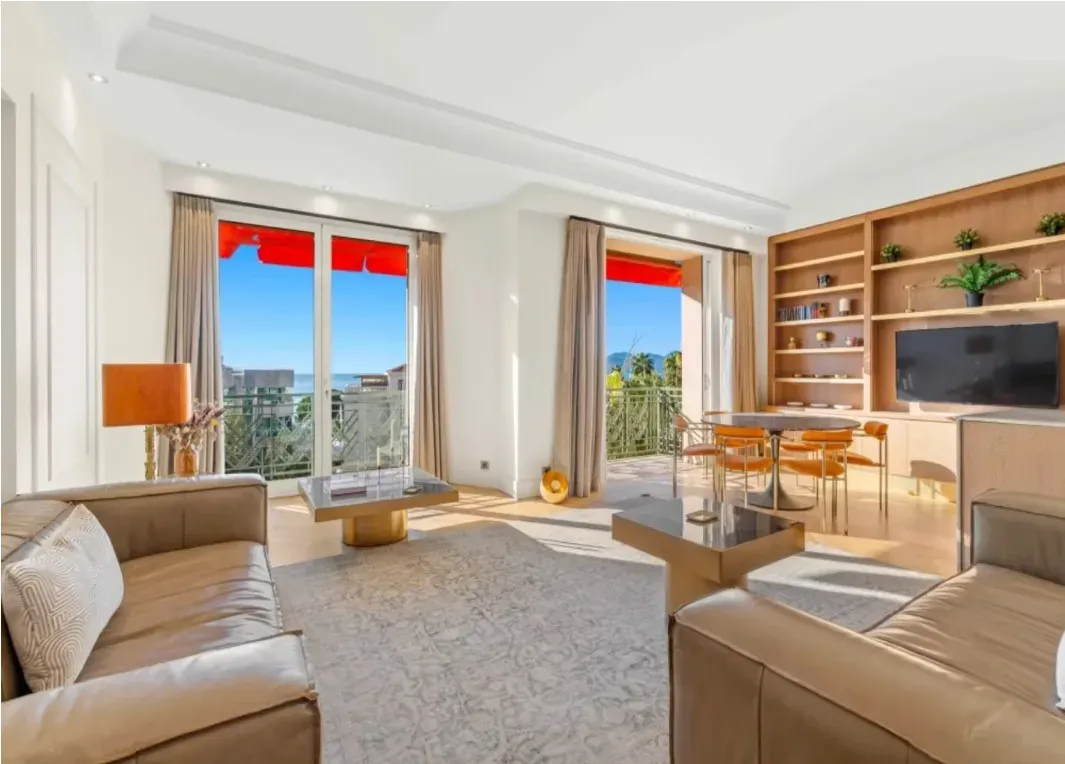 Luxury Art Deco Apartment in Cannes with Sea View