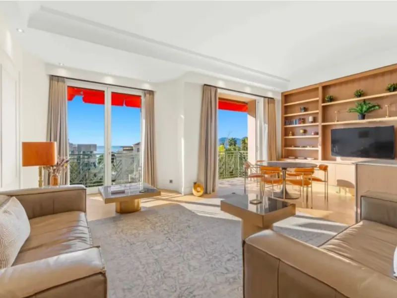Luxury Art Deco Apartment in Cannes with Sea View