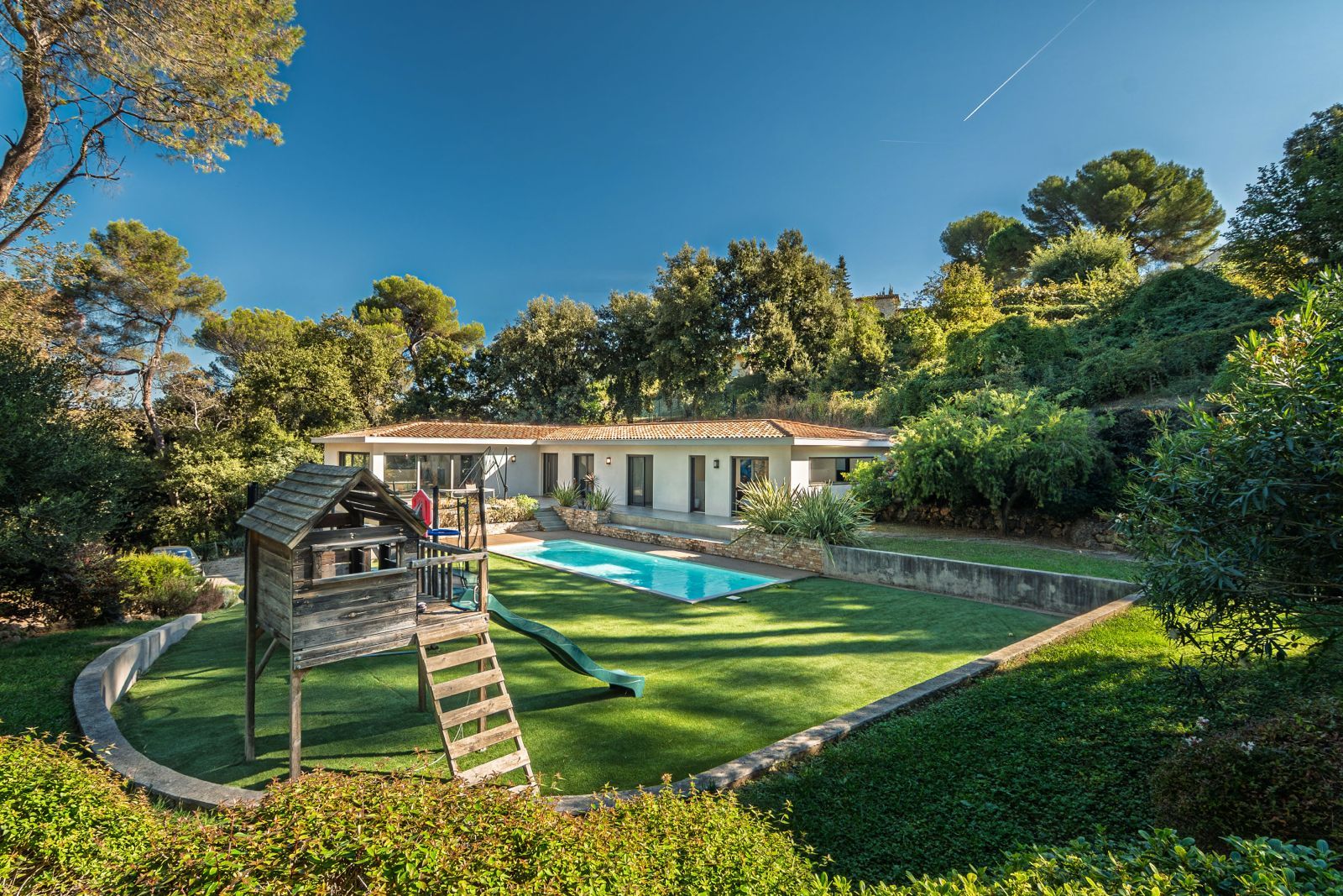Superb Family Villa in Biot for Events | Private Pool & Garden