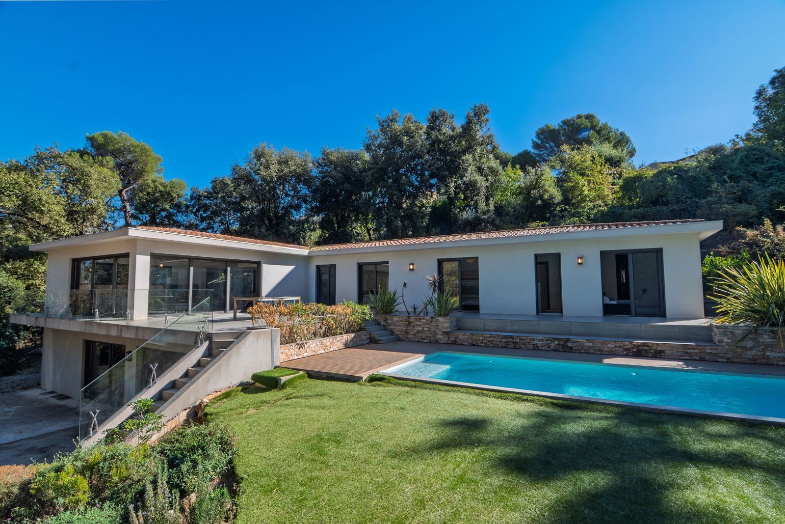 Superb Family Villa in Biot for Events | Private Pool & Garden