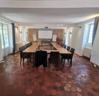 Event Space with Natural Light & Terrace in Saint-Cyr-en-Arthies