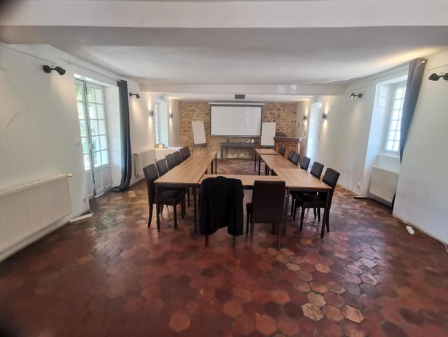 Event Space with Natural Light & Terrace in Saint-Cyr-en-Arthies