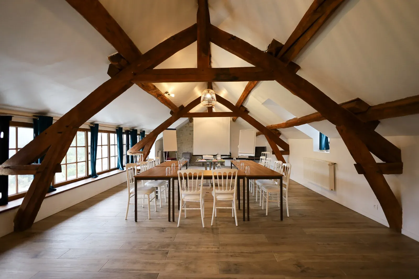 45m² Meeting Room with Park Views in Saint-Cyr-en-Arthies