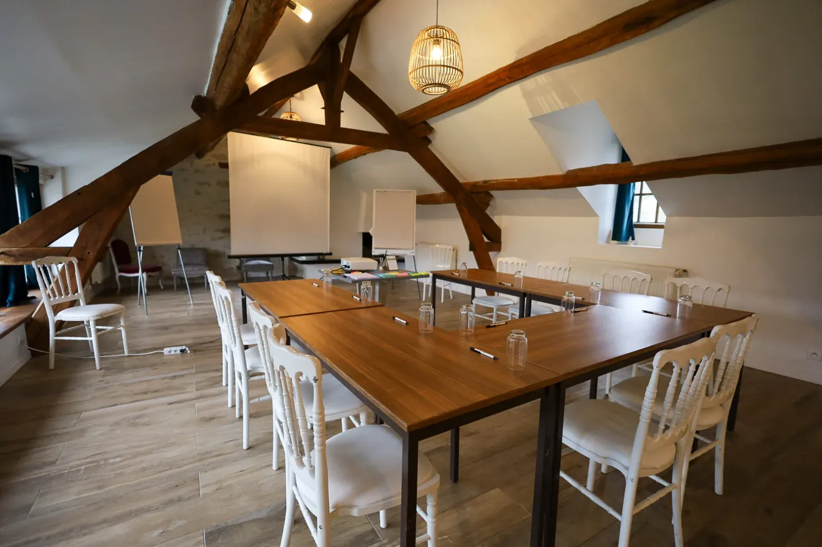 45m² Meeting Room with Park Views in Saint-Cyr-en-Arthies