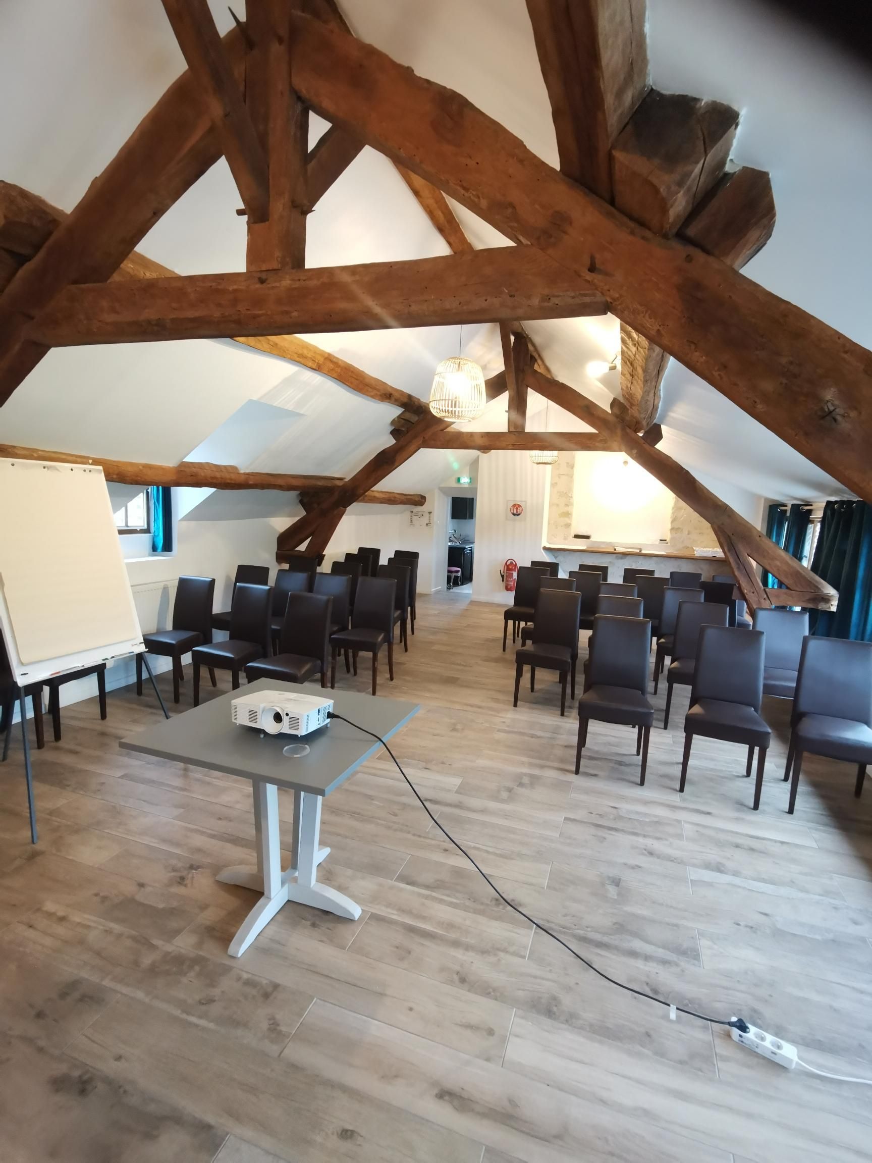 45m² Meeting Room with Park Views in Saint-Cyr-en-Arthies