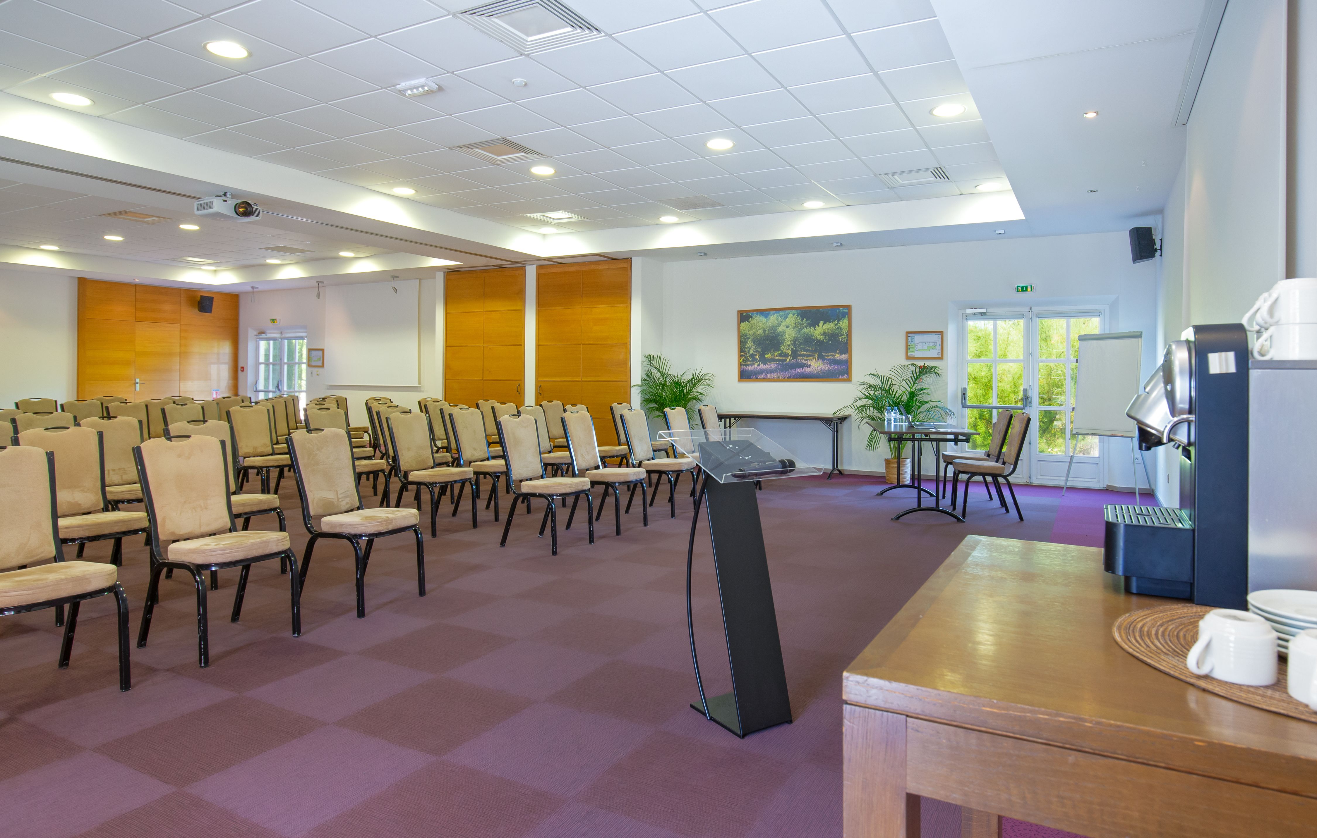 Espace Événementiel Modulable pour 20 à 120 Personnes en Pleine Nature