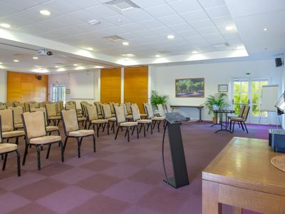 Espace Événementiel Modulable pour 20 à 120 Personnes en Pleine Nature