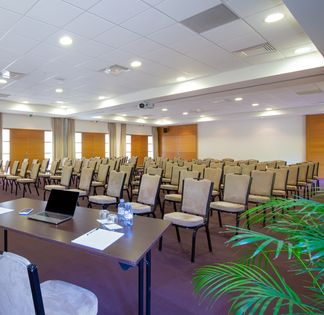 Espace Événementiel Modulable pour 20 à 120 Personnes en Pleine Nature