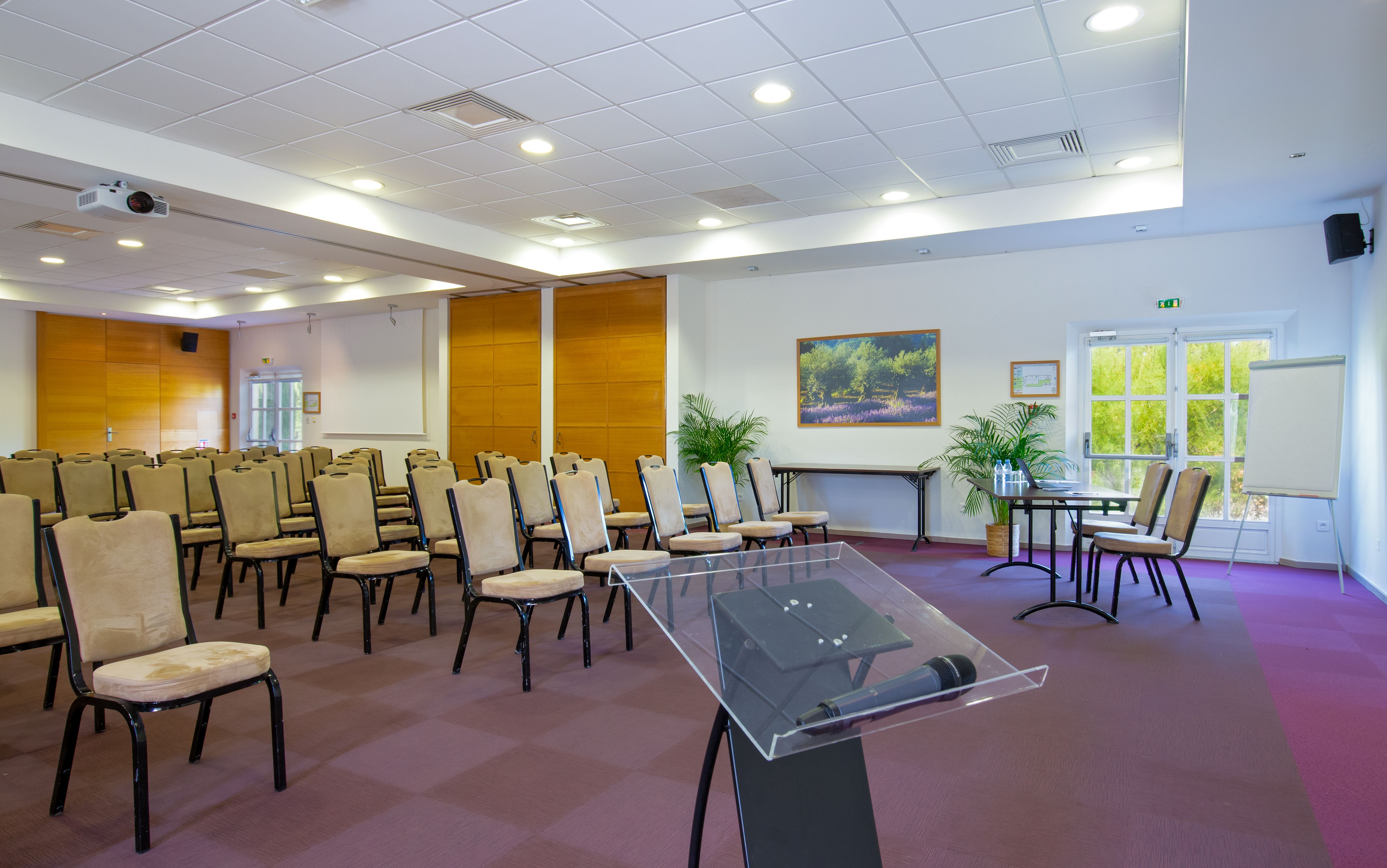 Espace Événementiel Modulable pour 20 à 120 Personnes en Pleine Nature