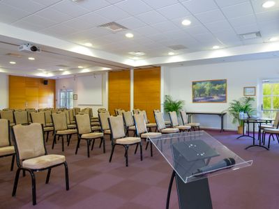 Espace Événementiel Modulable pour 20 à 120 Personnes en Pleine Nature