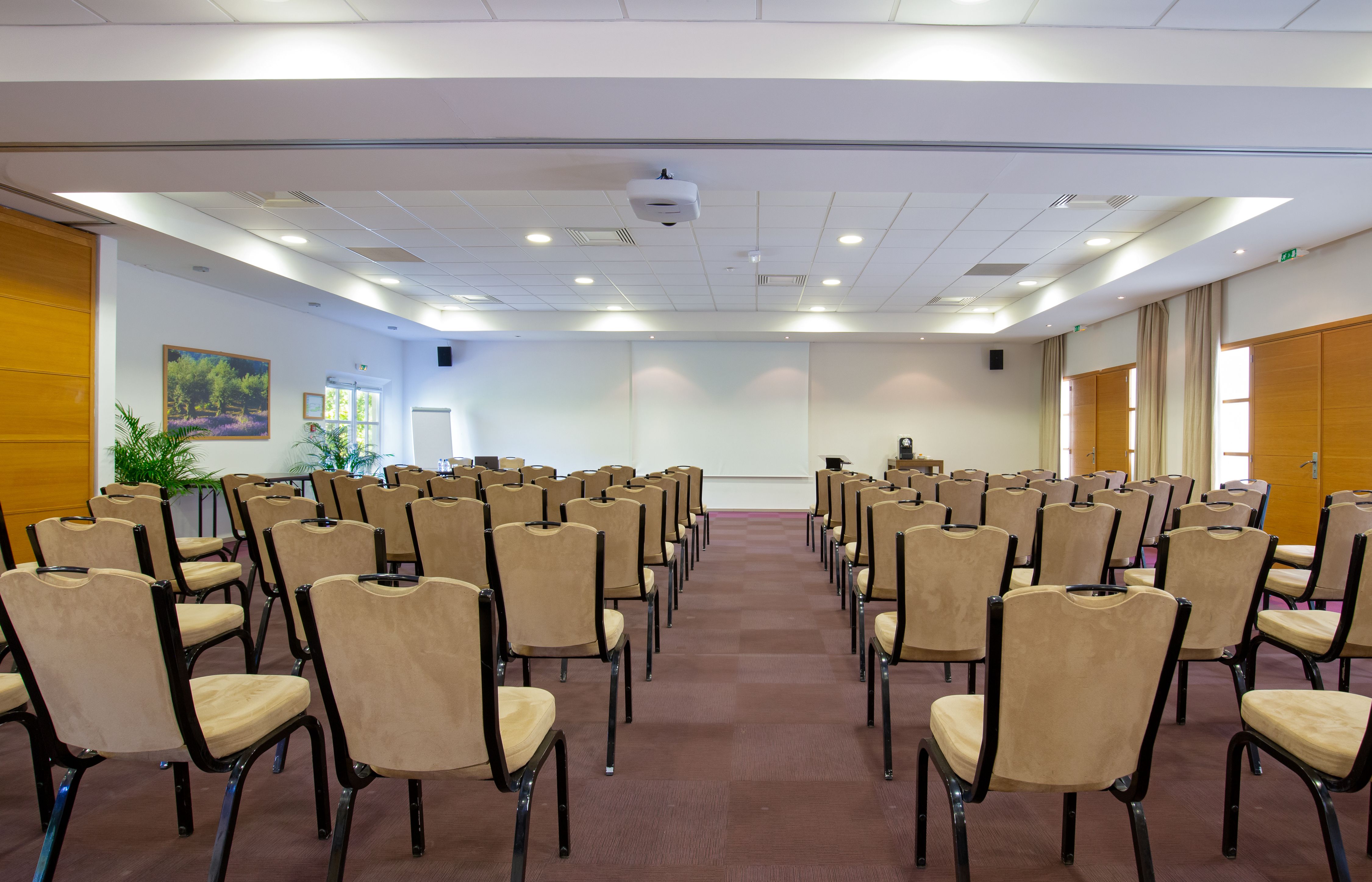Espace Événementiel Modulable pour 20 à 120 Personnes en Pleine Nature