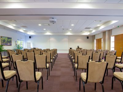 Espace Événementiel Modulable pour 20 à 120 Personnes en Pleine Nature