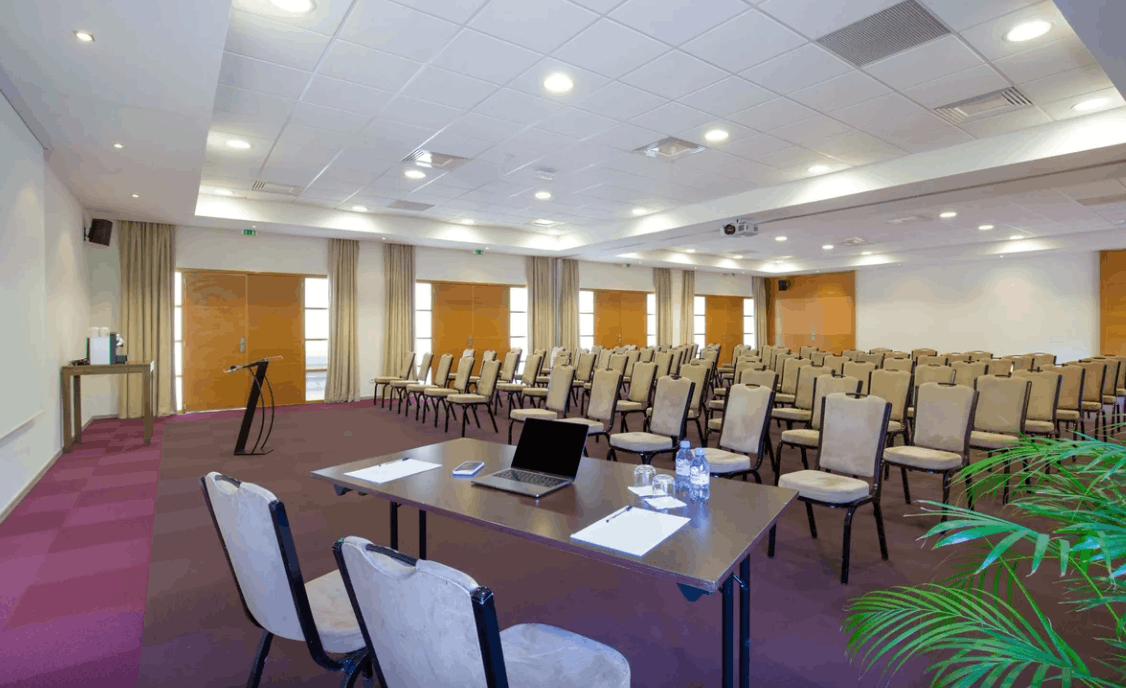 Espace Événementiel Modulable pour 20 à 120 Personnes en Pleine Nature