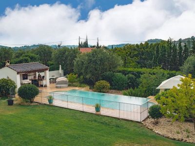 Spacious 5-bed Villa with Pool- minimum 2 nuitees