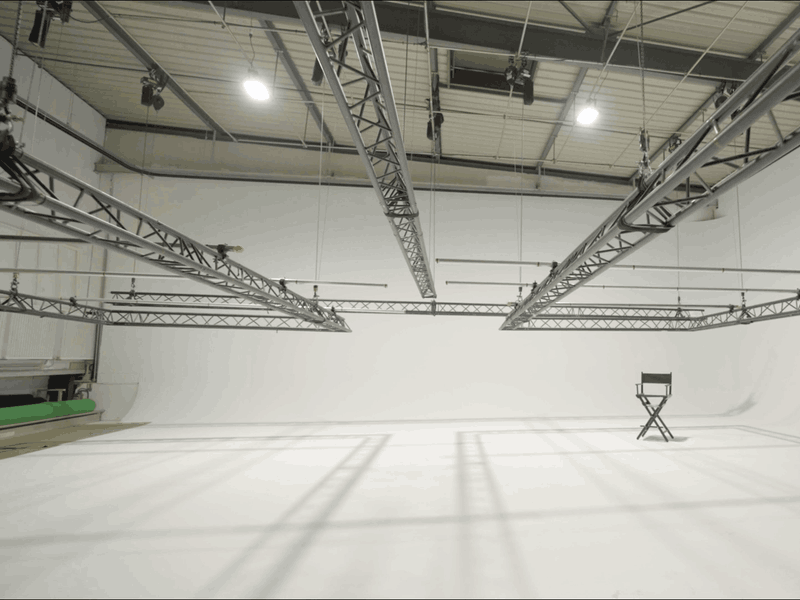 2-Sided Cyclorama Studio for Filming & Events in Bagnolet