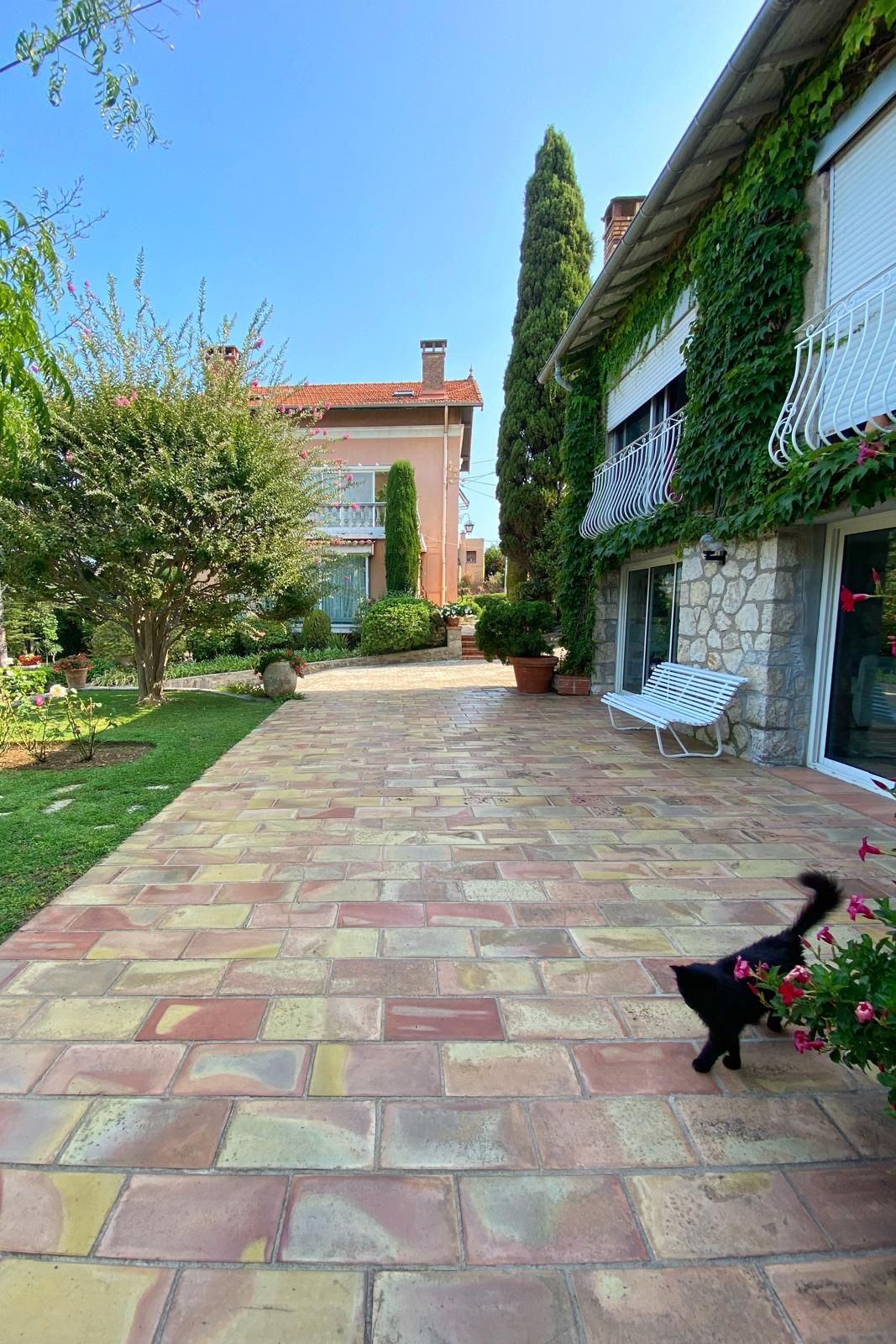 Villa de Caractère avec Piscine & Jardin pour Événements à Antibes
