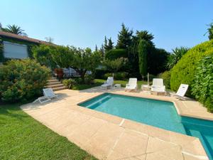 Villa de Caractère avec Piscine & Jardin pour Événements à Antibes