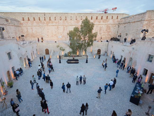 Cour Historique de la Citadelle : Espace Événementiel de 430 m² à Marseille