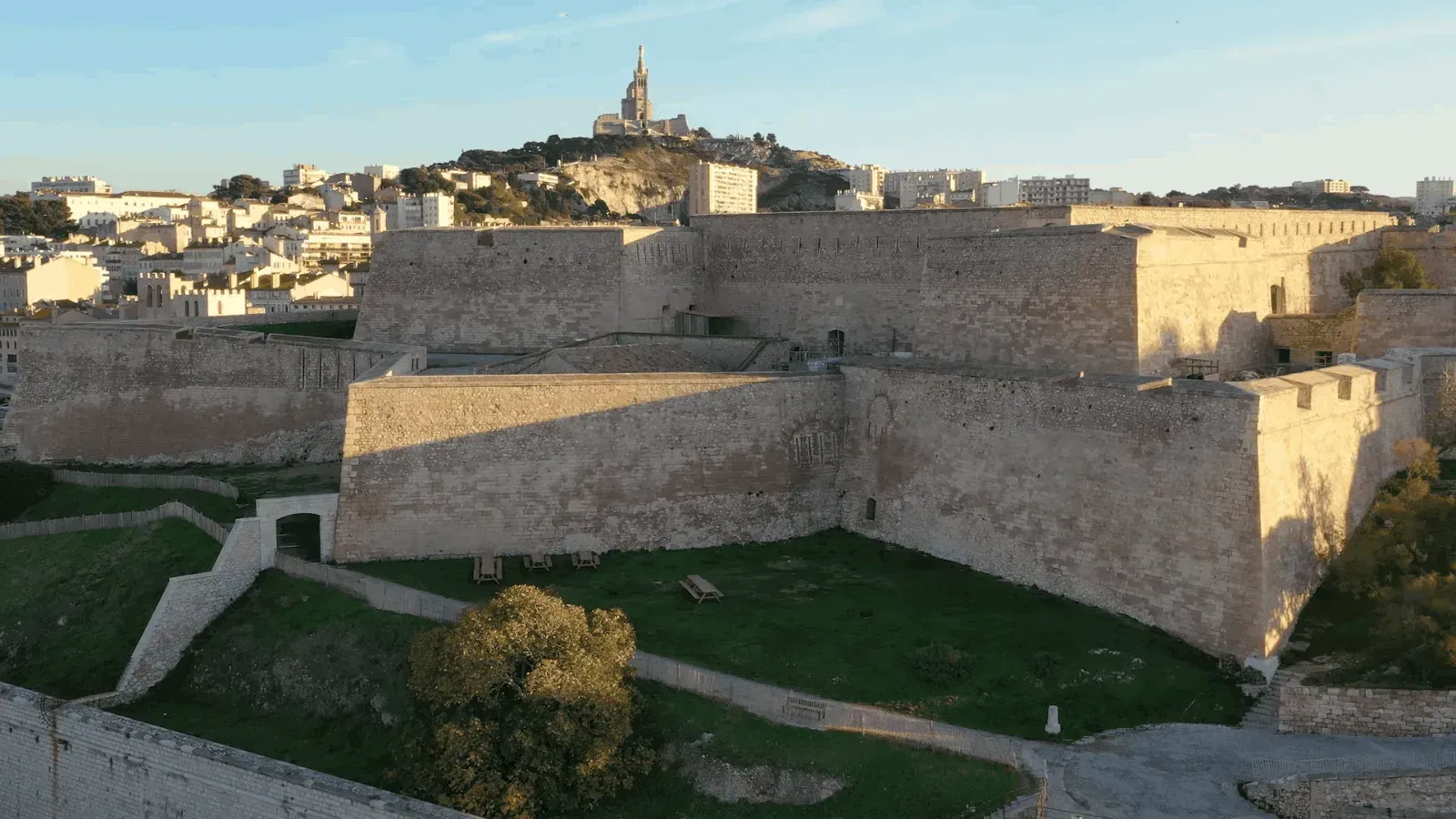 Moulin Belvedere: Chic Events with Panoramic Views in Marseille