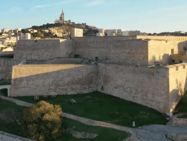 Garden Venue with Stunning Old Port Views in Marseille