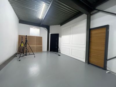 Studio & Event Space in Bagnolet | 150 sqm Flexible Venue