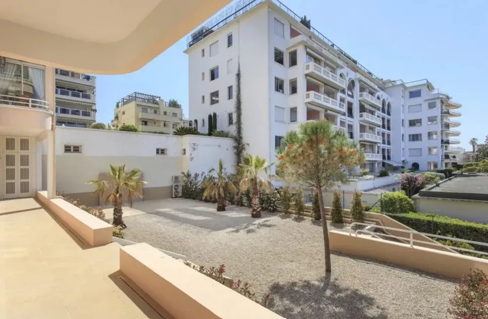 Luxury Cannes Apartment with Sea View & Garden for Events