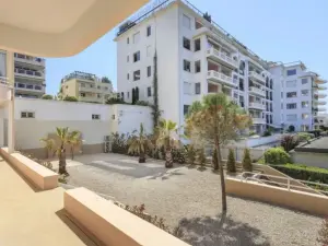Luxury Cannes Apartment with Sea View & Garden for Events